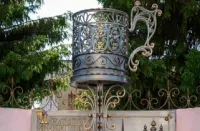 Памятник подстаканнику