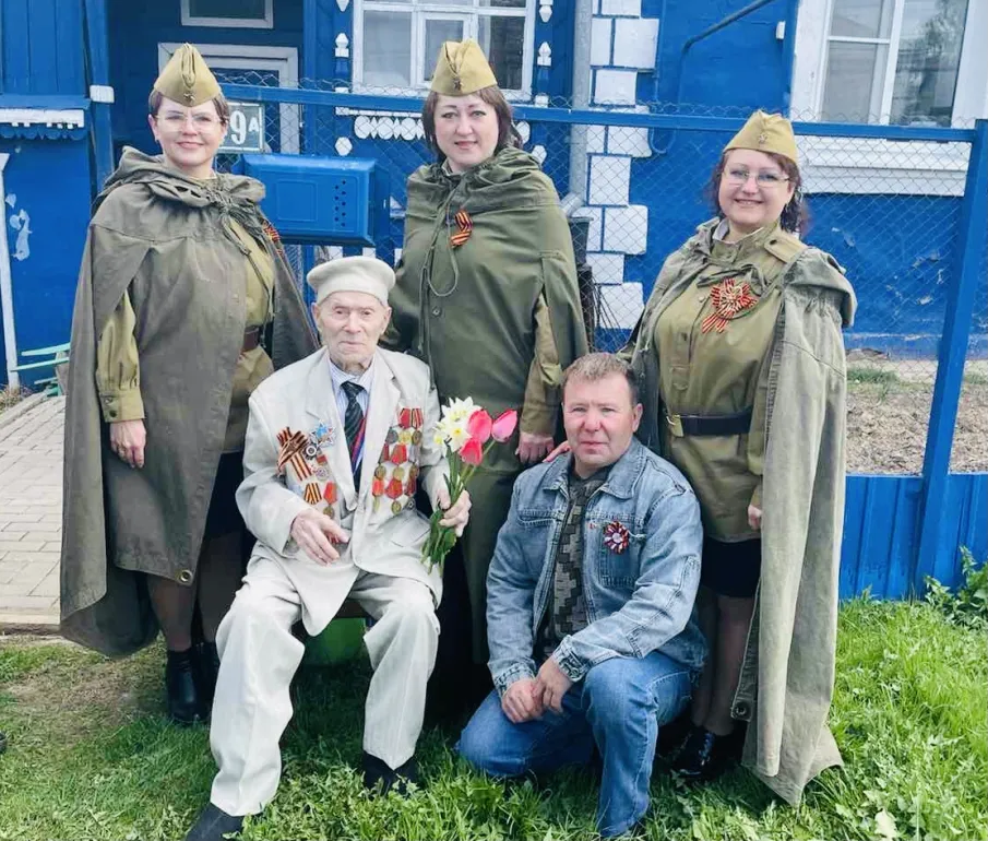 ПАРАД У ДОМА ВЕТЕРАНА